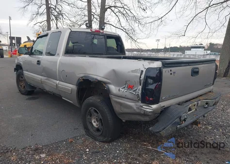 2000 Chevrolet Silverado 1500 Ls z USA, uszkodzony, nr VIN 1GCEK19T8YE155896